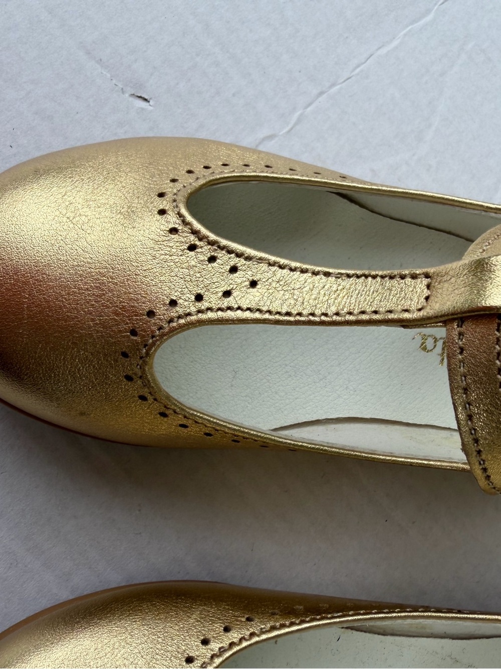 La Coqueta Gold T-Bar Mary Jane Shoes | EU 24 (US 8 Girls) - Picture 12 of 15